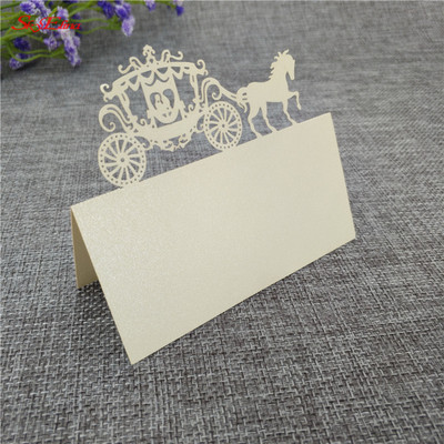 50 tk/partii laseriga lõigatud istmekaardid vankri kujuga pulmakaunistus Kohanimekaardid Pulmanimekaardi peotarbed 5Z-SH868