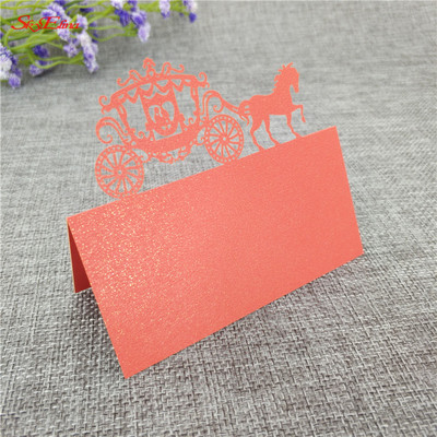 50 tk/partii laseriga lõigatud istmekaardid vankri kujuga pulmakaunistus Kohanimekaardid Pulmanimekaardi peotarbed 5Z-SH868