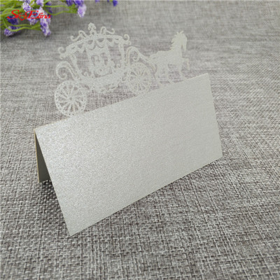 50 tk/partii laseriga lõigatud istmekaardid vankri kujuga pulmakaunistus Kohanimekaardid Pulmanimekaardi peotarbed 5Z-SH868