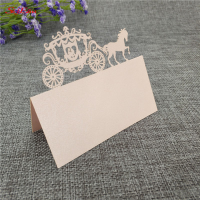 50 tk/partii laseriga lõigatud istmekaardid vankri kujuga pulmakaunistus Kohanimekaardid Pulmanimekaardi peotarbed 5Z-SH868