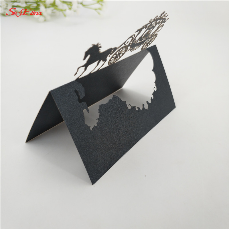 50 tk/partii laseriga lõigatud istmekaardid vankri kujuga pulmakaunistus Kohanimekaardid Pulmanimekaardi peotarbed 5Z-SH868