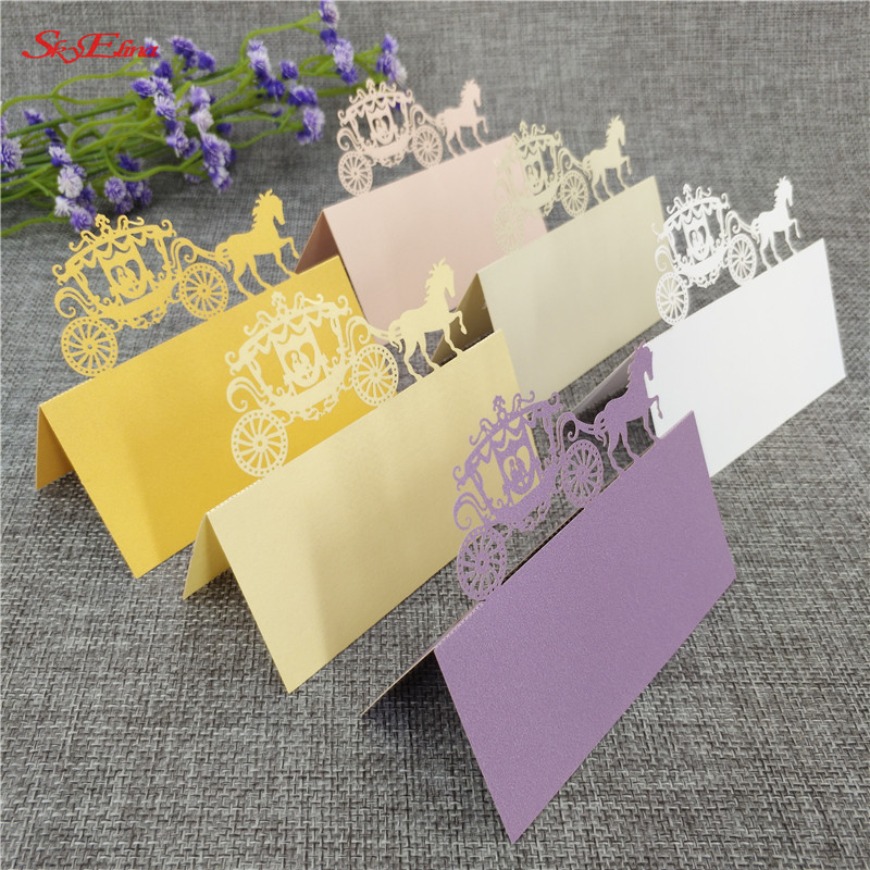 50 tk/partii laseriga lõigatud istmekaardid vankri kujuga pulmakaunistus Kohanimekaardid Pulmanimekaardi peotarbed 5Z-SH868