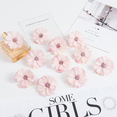 50 DB 4,5 cm-es selyem százszorszép fej MINI otthoni esküvői dekoráció barkács Scrapbook Fake Plant Karácsonyi koszorú fejdísz Művirágok