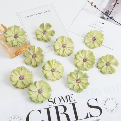 50 DB 4,5 cm-es selyem százszorszép fej MINI otthoni esküvői dekoráció barkács Scrapbook Fake Plant Karácsonyi koszorú fejdísz Művirágok