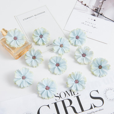 50 DB 4,5 cm-es selyem százszorszép fej MINI otthoni esküvői dekoráció barkács Scrapbook Fake Plant Karácsonyi koszorú fejdísz Művirágok