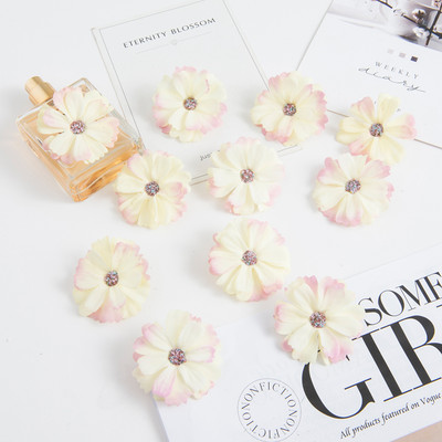 50 DB 4,5 cm-es selyem százszorszép fej MINI otthoni esküvői dekoráció barkács Scrapbook Fake Plant Karácsonyi koszorú fejdísz Művirágok