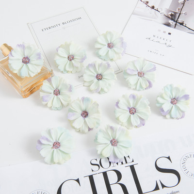 50 DB 4,5 cm-es selyem százszorszép fej MINI otthoni esküvői dekoráció barkács Scrapbook Fake Plant Karácsonyi koszorú fejdísz Művirágok