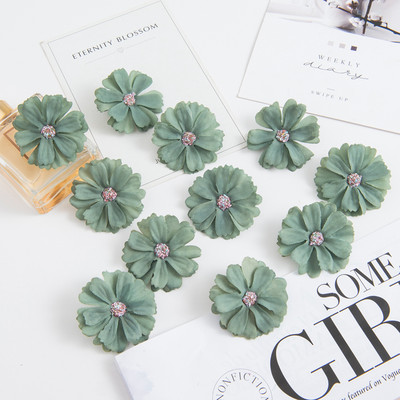 50 DB 4,5 cm-es selyem százszorszép fej MINI otthoni esküvői dekoráció barkács Scrapbook Fake Plant Karácsonyi koszorú fejdísz Művirágok