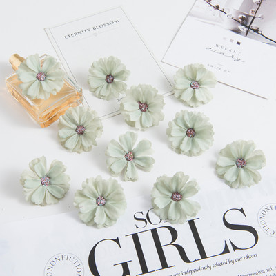 50 DB 4,5 cm-es selyem százszorszép fej MINI otthoni esküvői dekoráció barkács Scrapbook Fake Plant Karácsonyi koszorú fejdísz Művirágok