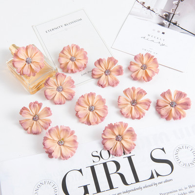 50 DB 4,5 cm-es selyem százszorszép fej MINI otthoni esküvői dekoráció barkács Scrapbook Fake Plant Karácsonyi koszorú fejdísz Művirágok