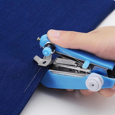 Ραπτομηχανή χειρός για το σπίτι Protable υπαίθρια ρούχα ταξιδιού Υφάσματα DIY Stitchin Sew Tool Mini Manual Stitch Needlework Machine