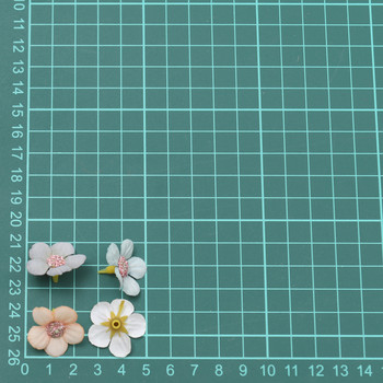 50 τμχ Πολύχρωμη κεφαλή μαργαρίτας λουλούδι Μίνι τεχνητό λουλούδι από μετάξι για γάμο αρραβώνα Διακόσμηση σπιτιού DIY Γιρλάντα κεφαλής