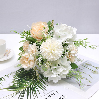 1 hunnik kunstlilli, erinevad siidist roosikimbud, hortensia pojeng, vanaaegne pruut võltslilli käes, perepulmad