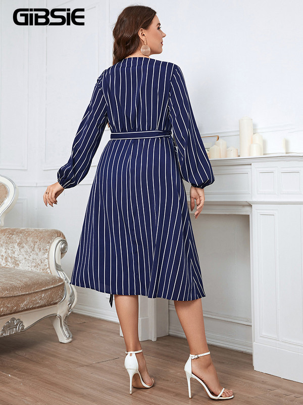 GIBSIE Plus Size Surplice nyakú, csíkos, öves, pántos női ruha tavaszi ősz magas derekú, hosszú ujjú női alkalmi A-vonalú ruhák