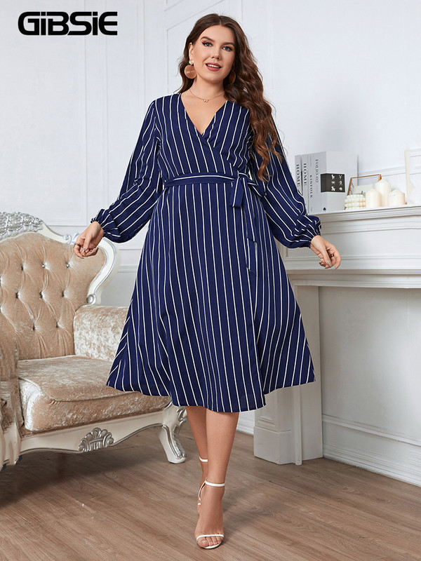 GIBSIE Plus Size Surplice nyakú, csíkos, öves, pántos női ruha tavaszi ősz magas derekú, hosszú ujjú női alkalmi A-vonalú ruhák