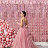 Esküvői party dekoráció Szerelem szív esőfüggöny A házassági ajánlat háttere a parti jelenetet mutatja A színes függöny