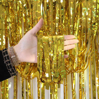 Esküvői party dekoráció Szerelem szív esőfüggöny A házassági ajánlat háttere a parti jelenetet mutatja A színes függöny