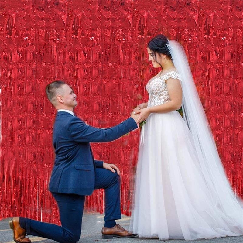 Esküvői party dekoráció Szerelem szív esőfüggöny A házassági ajánlat háttere a parti jelenetet mutatja A színes függöny