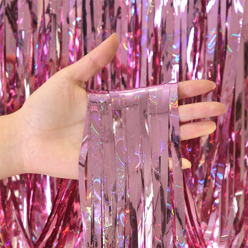 Esküvői party dekoráció Szerelem szív esőfüggöny A házassági ajánlat háttere a parti jelenetet mutatja A színes függöny