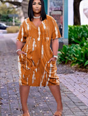 ZJFZML ZZ Nagy méretű női nyakkendőfestékes nyomott pólóruhák Hipster Deep V nyakú rövid ujjú térdig érő ruha oldalzsebekkel