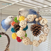 C9GA piekarināma košļājamā maza dzīvnieku košļājamā rotaļlieta putniem Papagailis košļājamā rotaļlieta vīnogulāju bumbiņas priežu čiekuriņš zobu griešanai