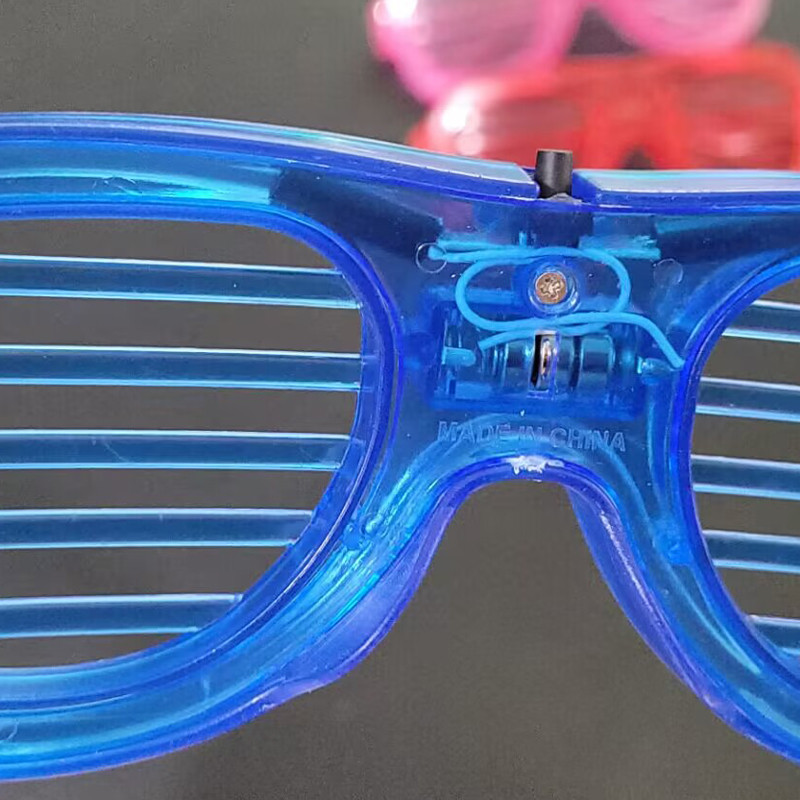 1 vnt Vakarėlio švytėjimo tamsoje akiniai Šviečiantys LED akiniai Neoniniai vakarėliams skirti akiniai nuo saulės vaikams suaugusiems vakarėlio dekoro vakarėlio reikmenys