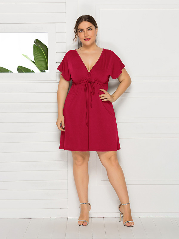 2022. gada ikdienišķa ielas modes pavasara vasaras vienkrāsains V kakla kleitas ar īsām piedurknēm lielizmēra sieviešu kleita ar apvalku