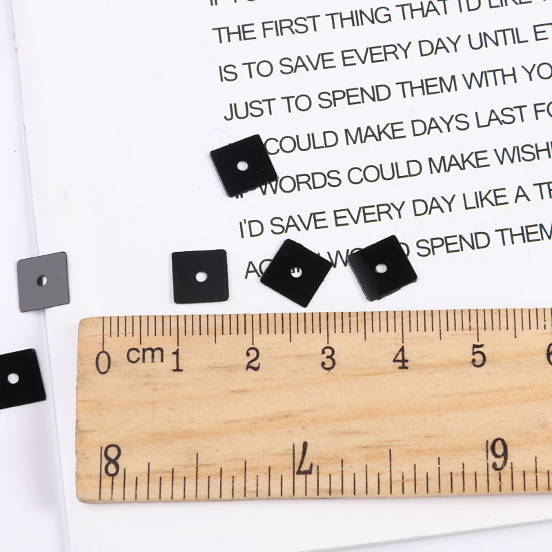 500 db/tétel 7 mm-es, lapos, négyzet alakú flitterek Paillettes varrás Esküvői kézműves PVC lapos laza flitter női ruhákhoz Kiegészítők