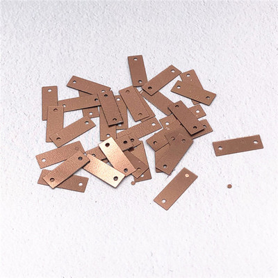 100 gab. 5 * 14 mm matēts taisnstūrveida sloksnes stienis ar 2 caurumiem PET plakanās paletes šūšanas materiāls, kāzu amatniecība, sieviešu apģērba aksesuārs.