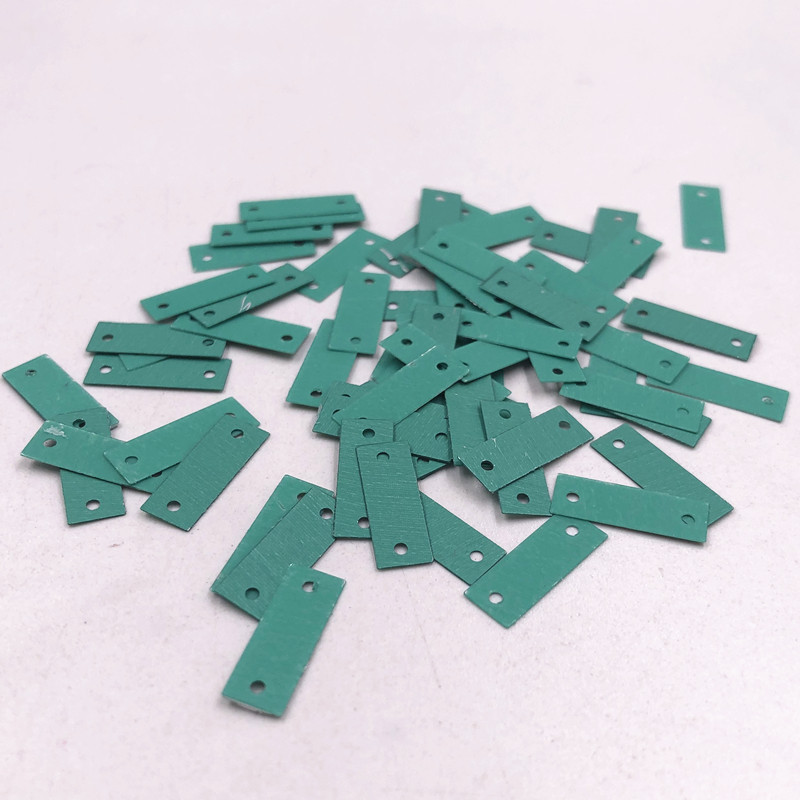 100 gab. 5 * 14 mm matēts taisnstūrveida sloksnes stienis ar 2 caurumiem PET plakanās paletes šūšanas materiāls, kāzu amatniecība, sieviešu apģērba aksesuārs.