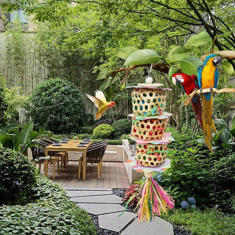 Košļājamās pakarināmās rotaļlietas, kas meklē barību putniem, mazas papagaiļiem. Piederumi Asaru un papagaiļu rotaļlietu piederumi būru dekorēšanai