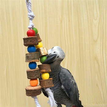 Φυσικά ξύλινα πουλιά παπαγάλος πολύχρωμα παιχνίδια μασώντας μπουκιά κρεμαστές μπάλες κλουβιού δύο σχοινιά Φυσικοί λίθοι που σχίζουν παιχνίδια για πτηνά Macaw
