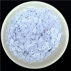 10g (2000gab.) 4 mm centrālais caurums sequins, slaids, plakans, apaļš PVC brīvs fliteris Pailletes DIY šūšana kāzu amatniecība 160 krāsas ir pieejamas
