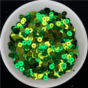 10g (2000gab.) 4 mm centrālais caurums sequins, slaids, plakans, apaļš PVC brīvs fliteris Pailletes DIY šūšana kāzu amatniecība 160 krāsas ir pieejamas