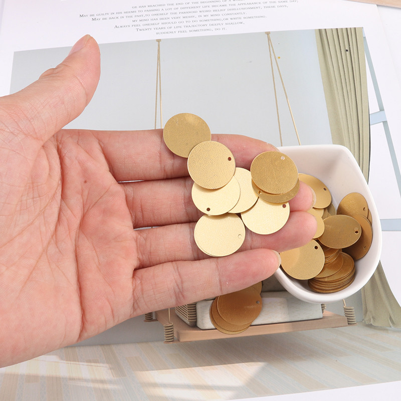 90 gab. matēti vizuļi, 20 mm plakani, apaļi fliteru paletes.