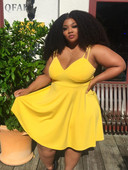 QFAF Liela izmēra brīvdienu sieviešu lielas, pieguļošas, dzeltenas kleitas, 2022. gada vasaras seksīgas ballītes spageti siksniņas ar V-veida kakla izgriezumu.