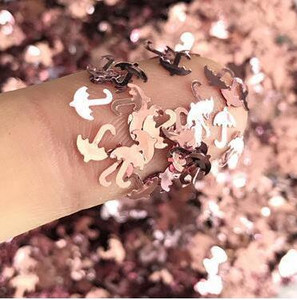 Īpaši plāni 4 mm burtu formas vizuļi 3D nagu mirdzoši pailletes lāzera sudraba videi draudzīgs PET sequin Nails Art manikīra materiāls 8g