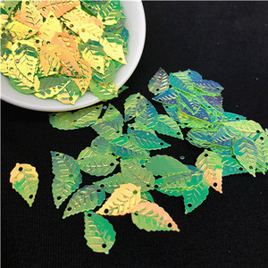 240gab/iepakojumā mirdzošas krāsas 9*16mm lapu forma, vizuļi ar 2 caurumiem un paletes Šūšanas uzlīme uz auduma, apģērba piederumi