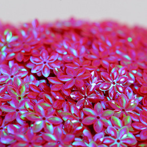 10/40g 15mm plakana zieda forma PVC vaļīgi vizuļi mirdzoši paletes nagu mākslas manikīram/šūšanai/kāzu dekorēšanai konfeti