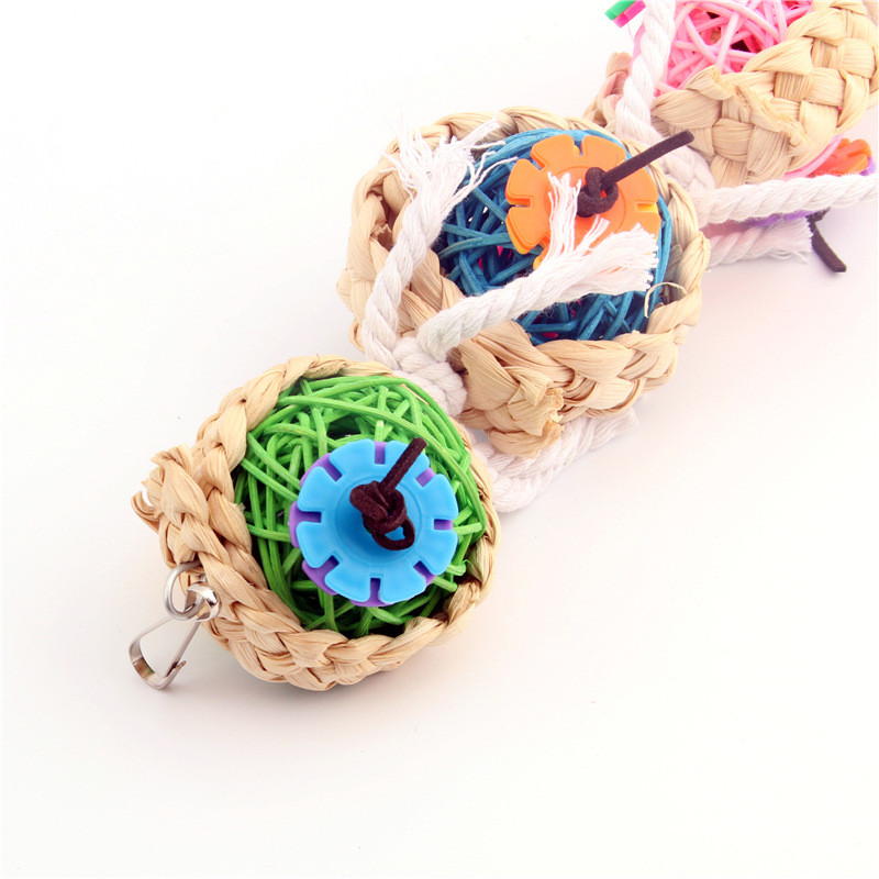 MOONBIFFY 9,44 collu krāsaina papagaiļa košļājamā rotaļlieta ar zvaniņu Sepa Takraw Twist String putnu būrīšu aksesuāri mājdzīvnieku rotaļu laukumu rotaļlietām