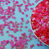 20g Mīlīgas lūpu formas Pailletes, vaļīgas vizuļi amatniecībai Izgatavojiet DIY nagu mākslas kāzu dekorācijas aksesuāri Mirdzoši konfeti 5mm