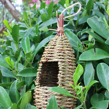 Къща за трева за птици Чикади Сламена колиба Външно висящо гнездо от естествени влакна със заострен връх за скривалище за канарчета