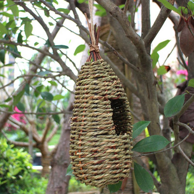 Bird Grass House Chickadee Straw Hut Υπαίθρια κρεμαστή φωλιά από φυσικές ίνες με μυτερή κορυφή για κρυψώνα Canary Wren