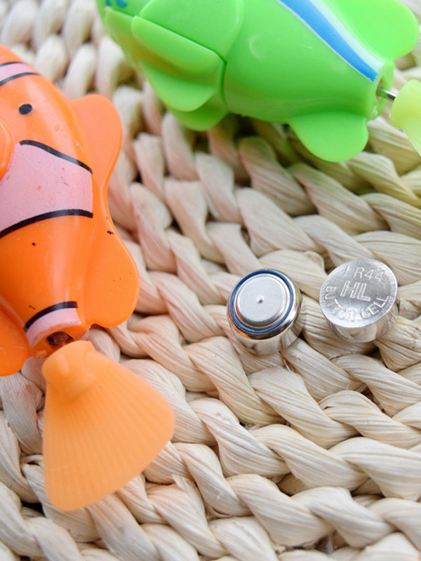 Pește distractiv alimentat cu baterii pentru pisici, jucărie pentru pisici Pește de pisică cu senzori tactili, se activează automat în apă