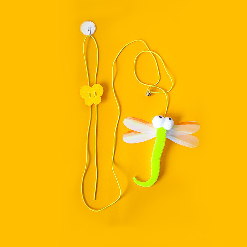 Jucării pentru pisici pentru animale de companie Băț amuzant Pisicuță Auto-hi funie elastică în formă de libelulă Baston de tachinare cu pene Leagăn agățat Mii