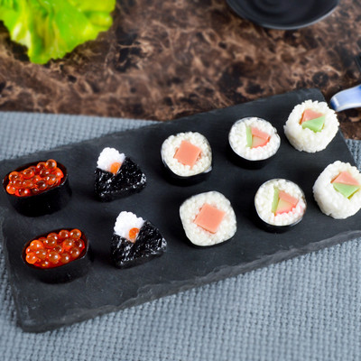 Simulare de mâncare falsă de alge marine japoneze Alge marine Sushi Triunghi Minge de orez Model alimentar Bucătărie japoneză Decorare Recuzită pentru fotografiere