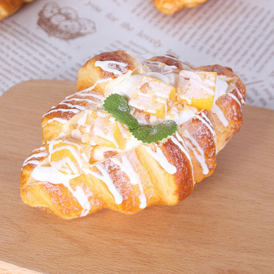 1 db mesterséges croissant desszert hamis étel dekoráció fényképezés profi ételszimuláció torta modell teásasztal dekoráció FCYY-026