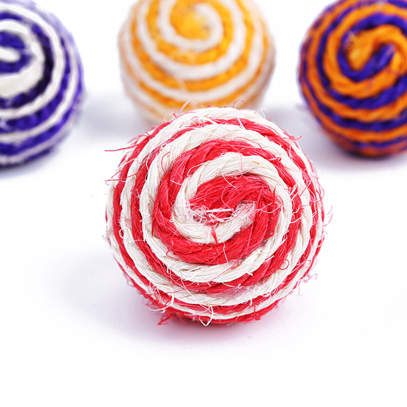 Véletlenszerű színes macskajáték rágójáték szalma macska kisállat kötélfonat labdák kötekedő labda macskák termékek házi kedvenceknek