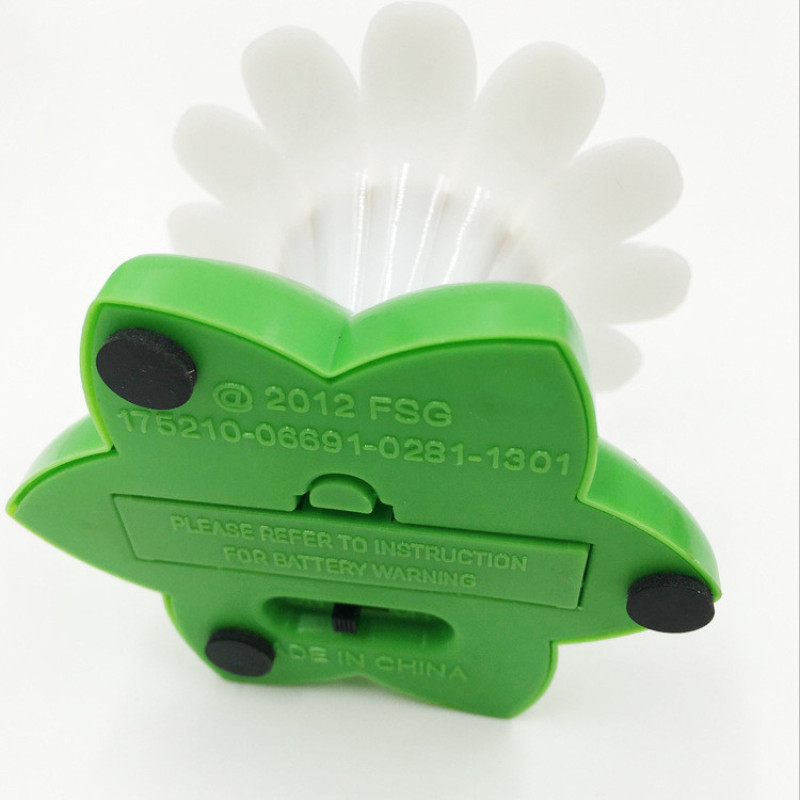 Jucărie pentru pisici Rotație electrică automată Culoare Fluture Forma animală Jucărie pentru pisici din plastic Amuzant Câine Pisicuță Jucărie interactivă de antrenament