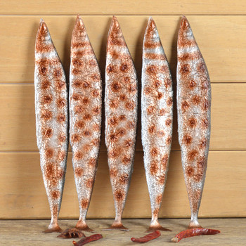 Симулационен модел на Saury Изкуствена риба Фалшиви орнаменти за барбекю Saury Морски дарове Прозорец Ястия Декорации Реквизит за храна